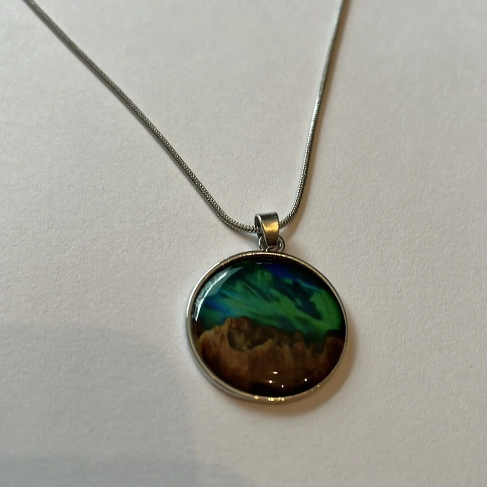 Elegant Silver Tone Necklace with Colorful Pendant